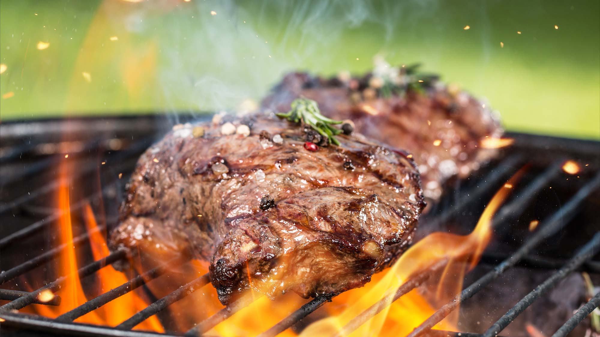 Schiller Fleisch Startseite Slider Steak auf Grill